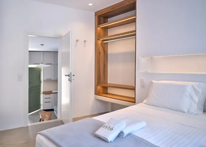 Este Naousa Naousa (Paros)