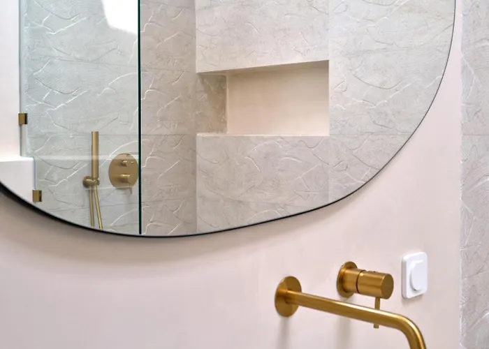 Este Naousa * Naousa (Paros)